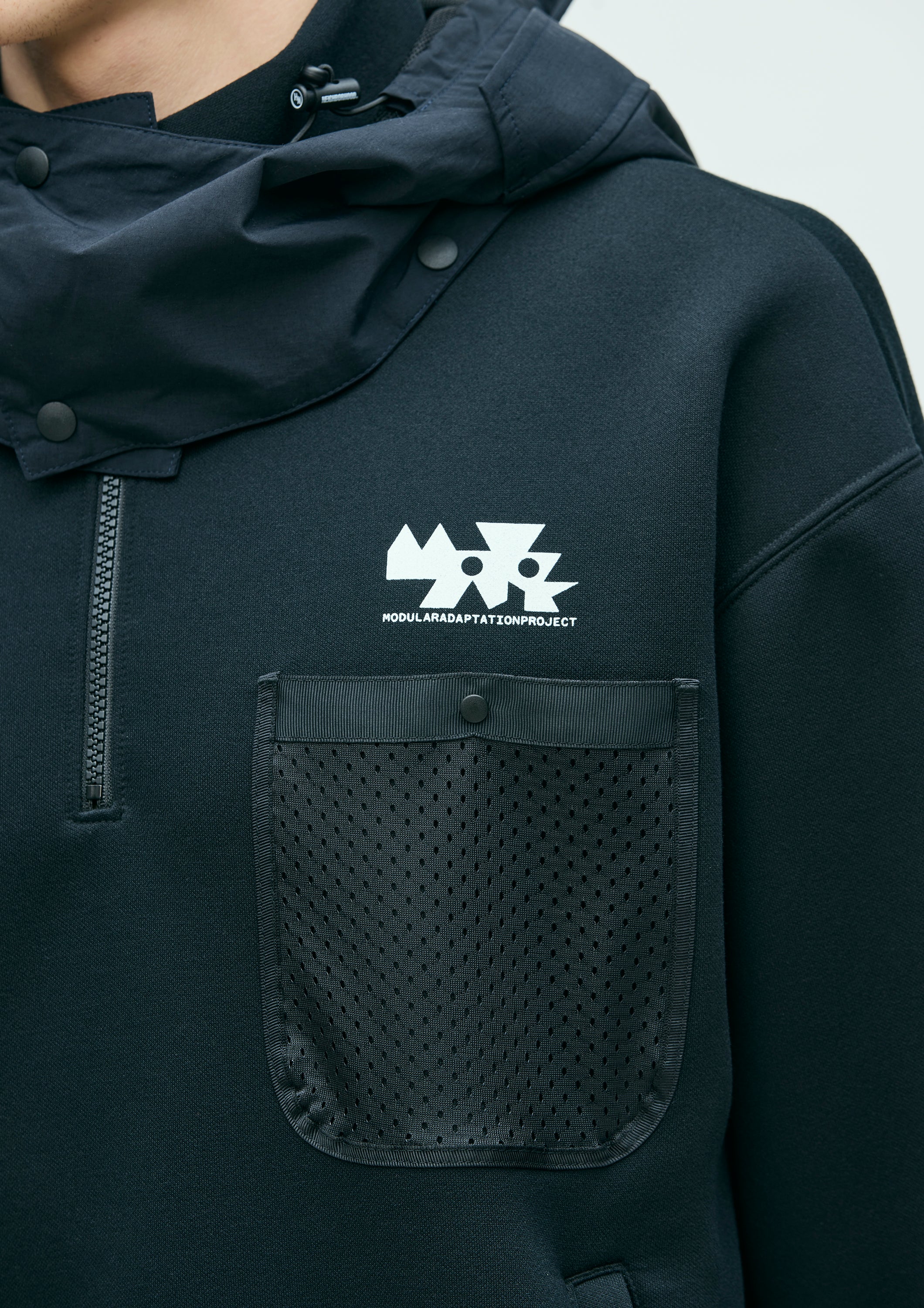 MAP . DETACHABLE HOODIE LS