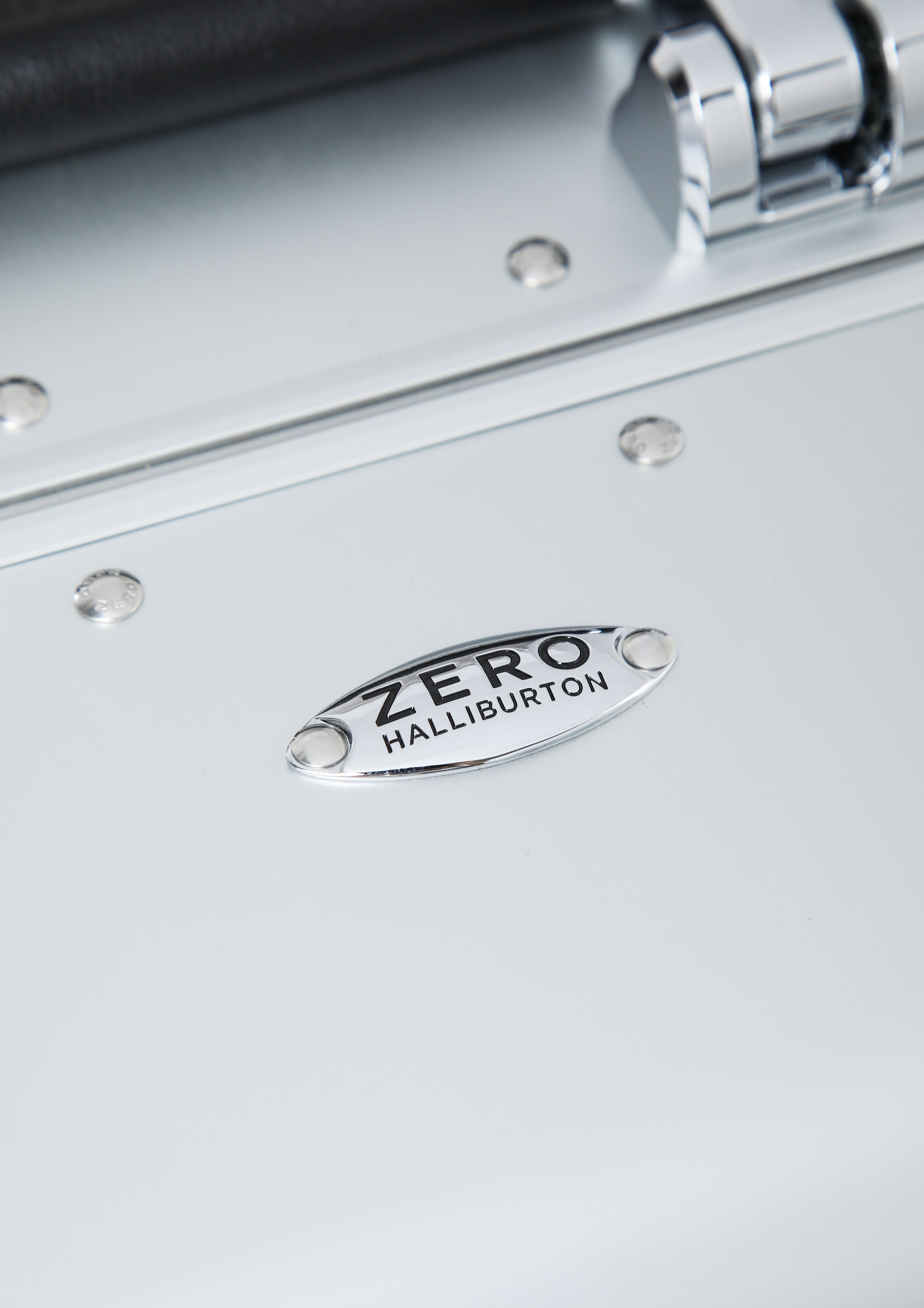 NH X ZERO HALLIBURTON . CLASSIC ALUMINUM 3.0 88L