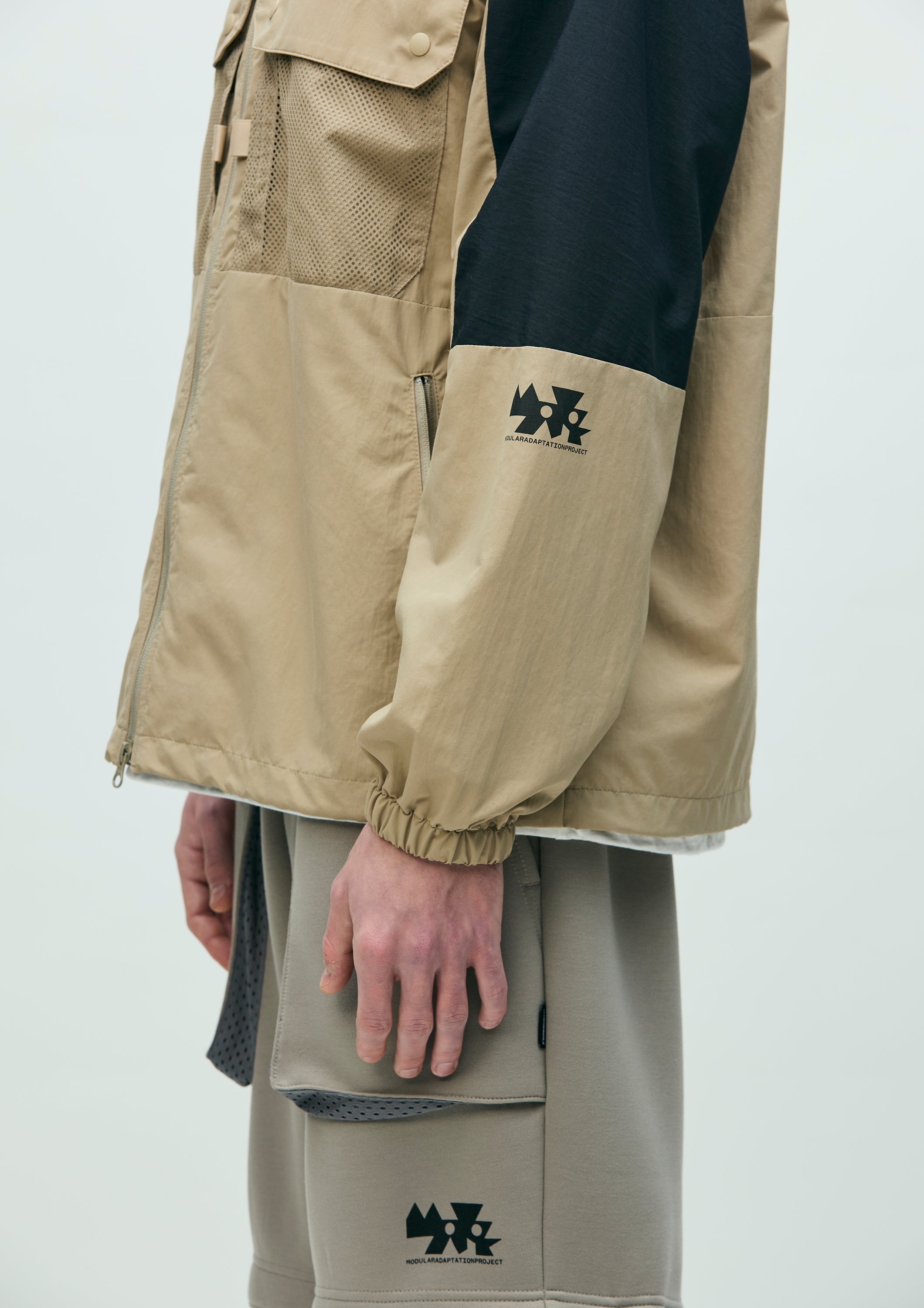 MAP . DETACHABLE HOODED JACKET